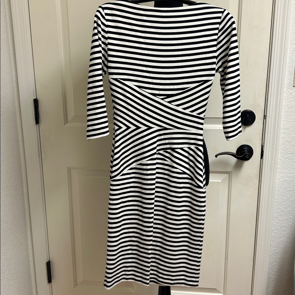 ANTONIO MELANI Black and White Lined Striped Dress, Size 0, Excellent Condition - Picture 6 of 8